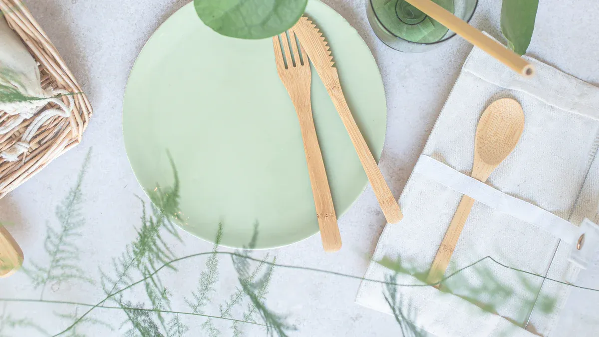 How Bamboo Plates and Cutlery Make a Difference
