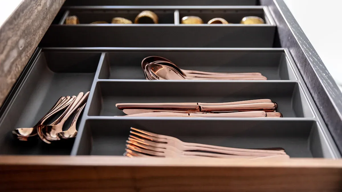 The Top Benefits of a Bamboo Expandable Cutlery Tray